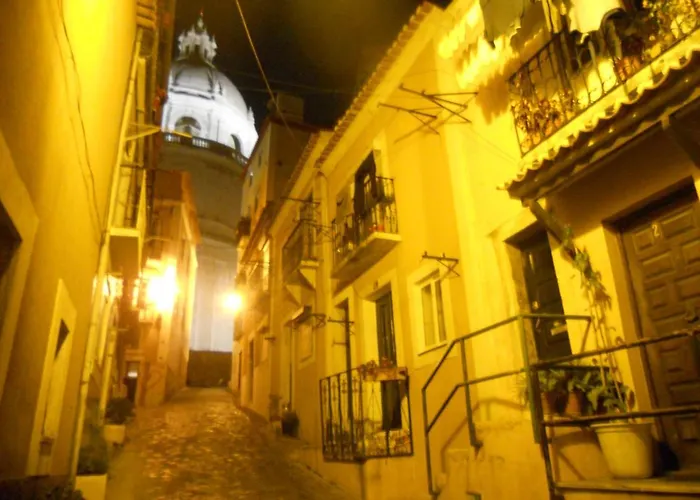 Alfama Panteao 4 Guests Apartman *