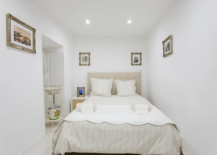 Alfama Panteao 4 Guests Apartman