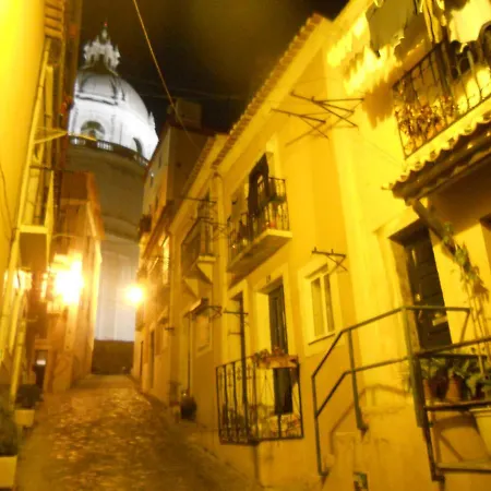 Alfama Panteao 4 Guests Apartament *